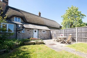 Outdoor dining - Castle Cottage (Sleeps 5 + Baby) (Corfe Castle)