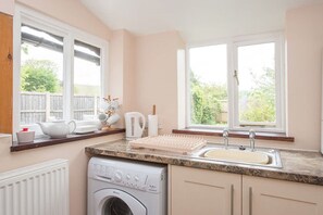 冷蔵庫、電子レンジ、オーブン、食器洗い機