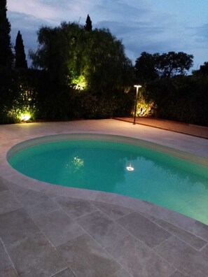 Outdoor pool, a heated pool - Residence La Croix Valmer - Gulf of Saint-Tropez - French Riviera - Var - France (La Croix-Valmer)