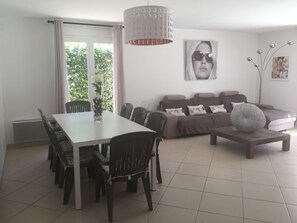 Dining - Residence La Croix Valmer - Gulf of Saint-Tropez - French Riviera - Var - France (La Croix-Valmer)