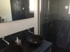 Badewanne, Haartrockner
