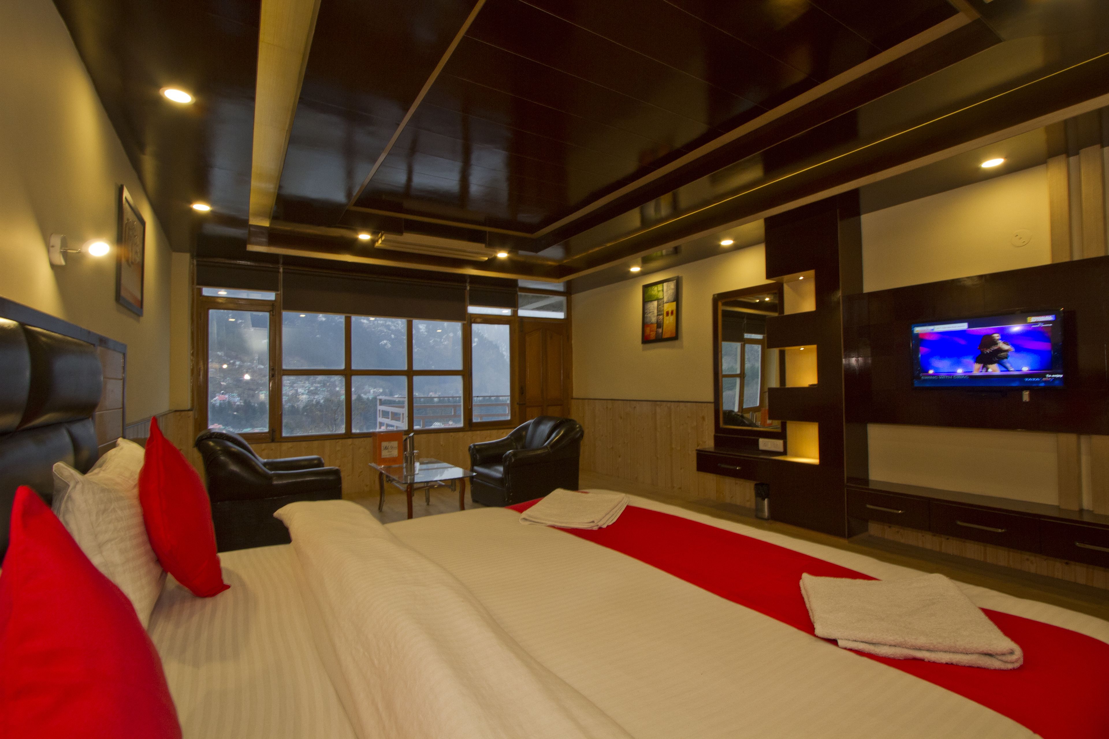 Royal Room | In-room safe, desk, blackout curtains, soundproofing