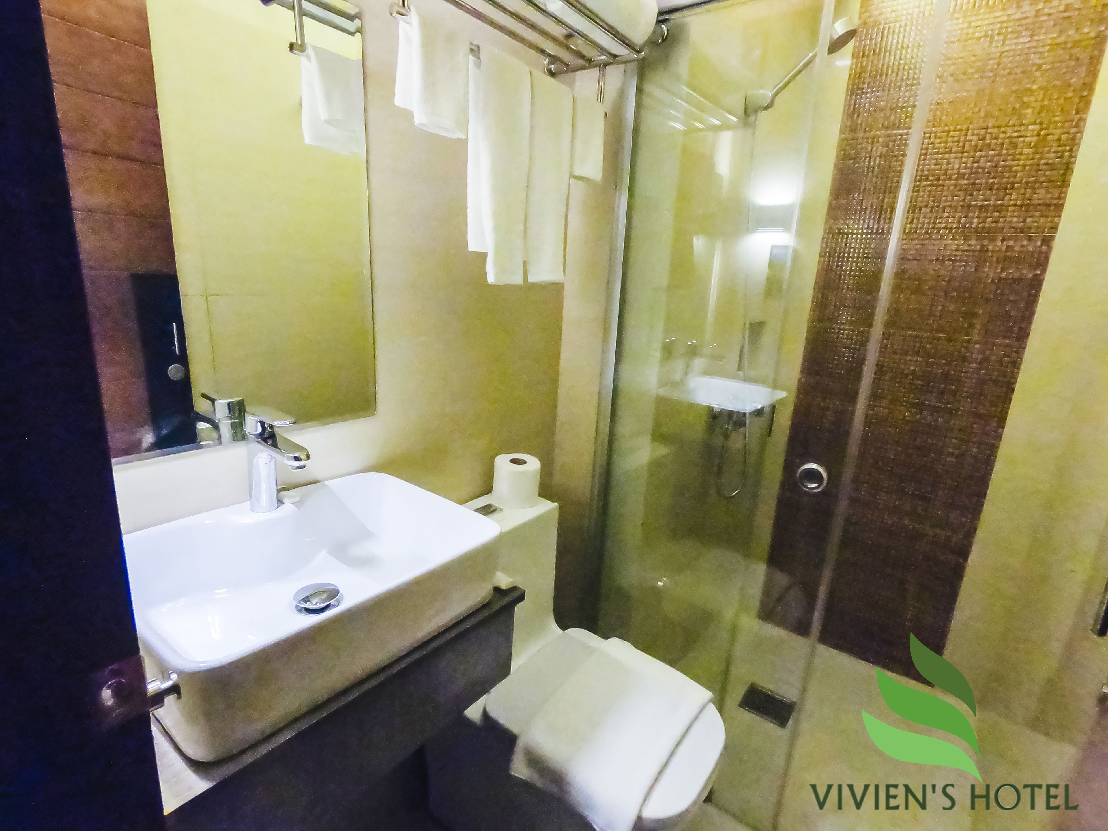 shower, rainfall showerhead, free toiletries, hair dryer