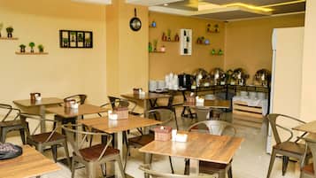 Daily cooked-to-order breakfast for a fee