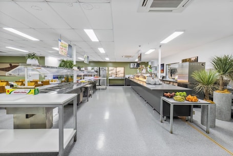 Restaurant. Victoria Accommodation Village