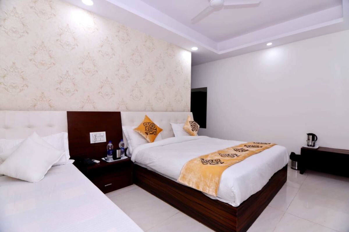Rollaway beds, free WiFi