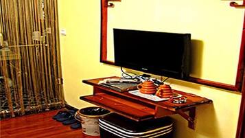 Individually decorated, individually furnished, free WiFi