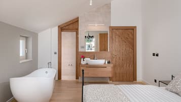 Kahden hengen comfort-huone | Minibaari, tallelokero huoneessa, ilmaiset vauvansängyt, ilmainen Wi-Fi