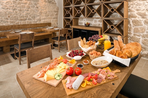 Desayuno bufé gratuito y diario