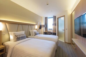 Standard Room, 2 Single Beds | Hypo-allergenic bedding, minibar, in-room safe, desk