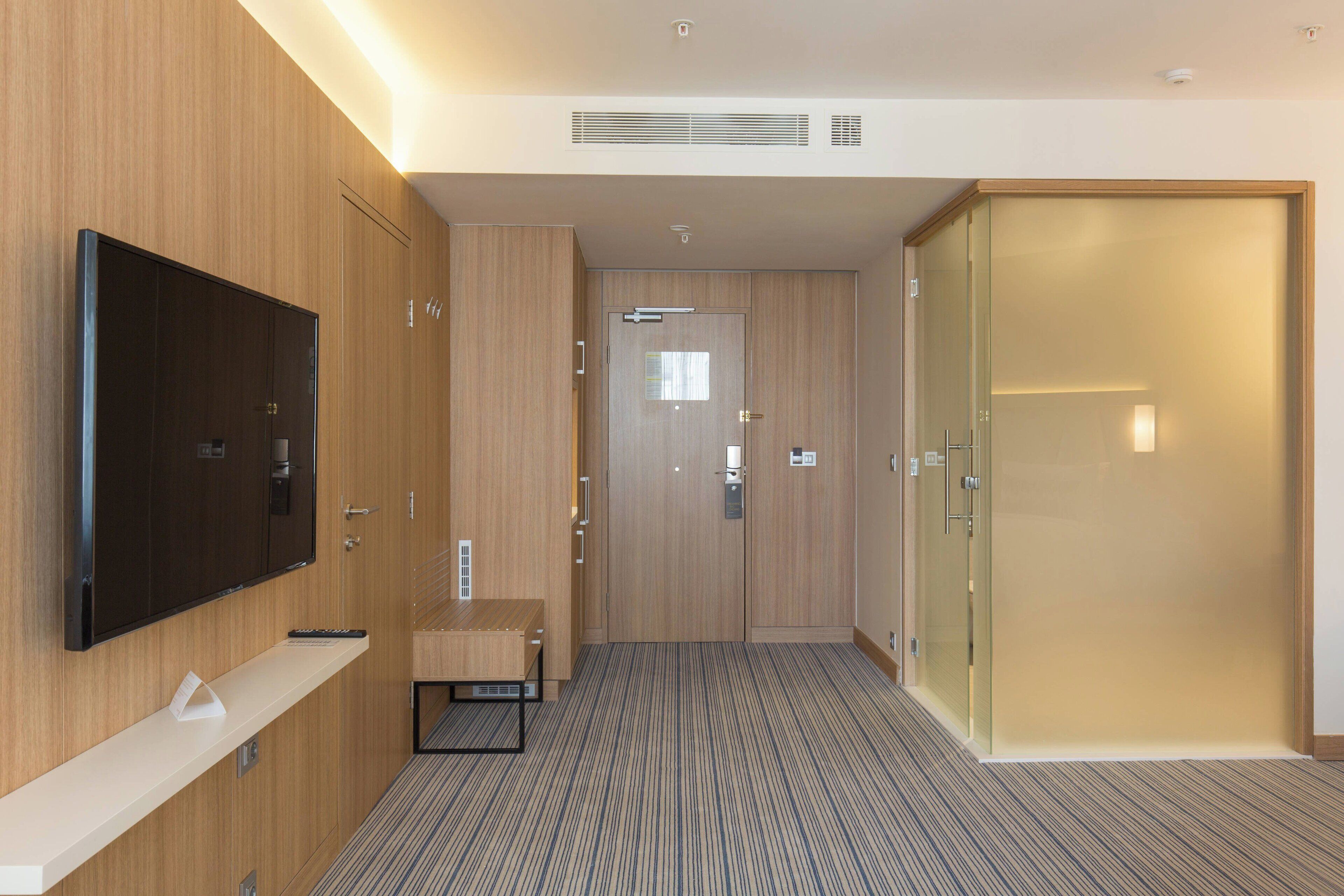 hypo-allergenic bedding, minibar, in-room safe, desk