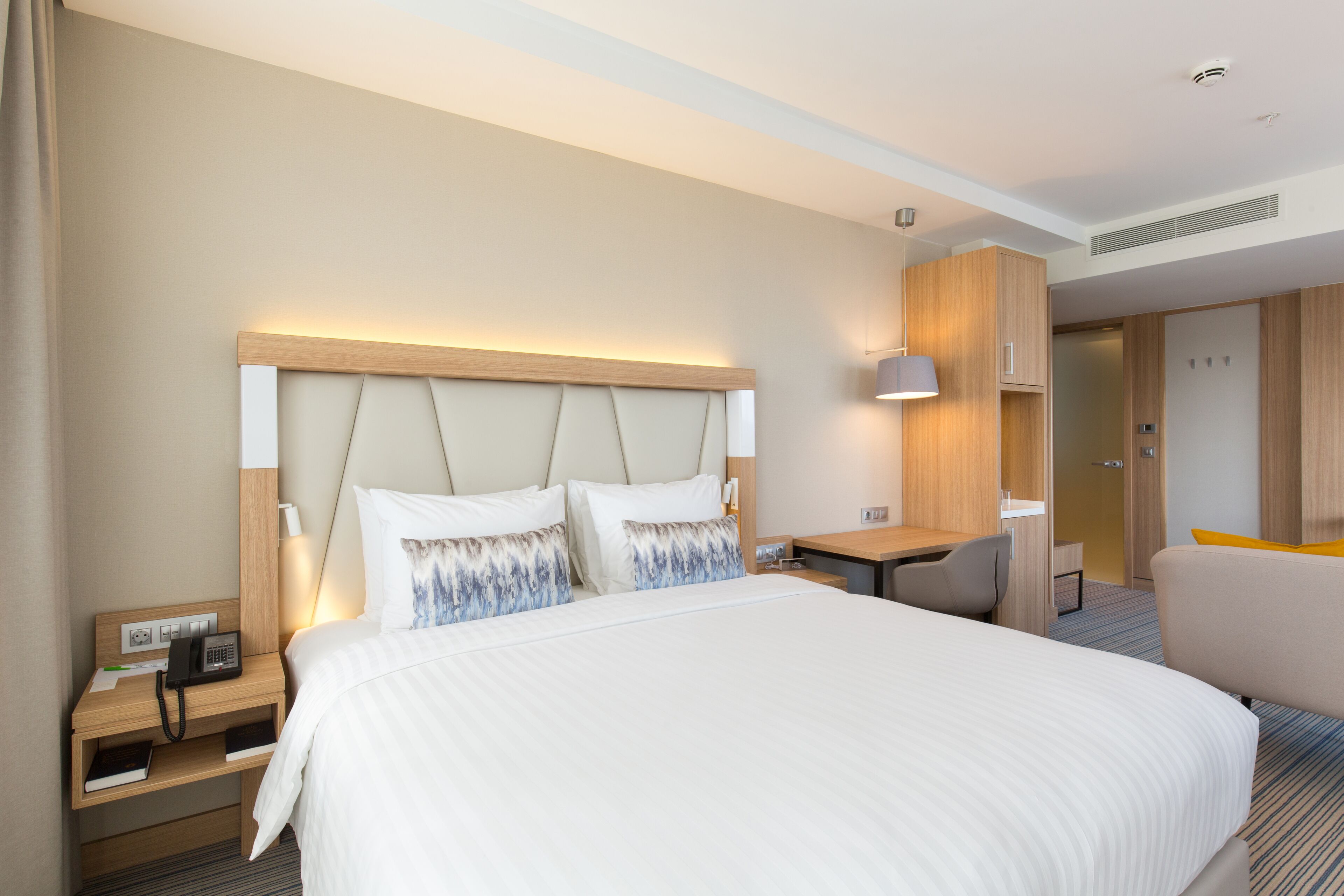 hypo-allergenic bedding, minibar, in-room safe, desk