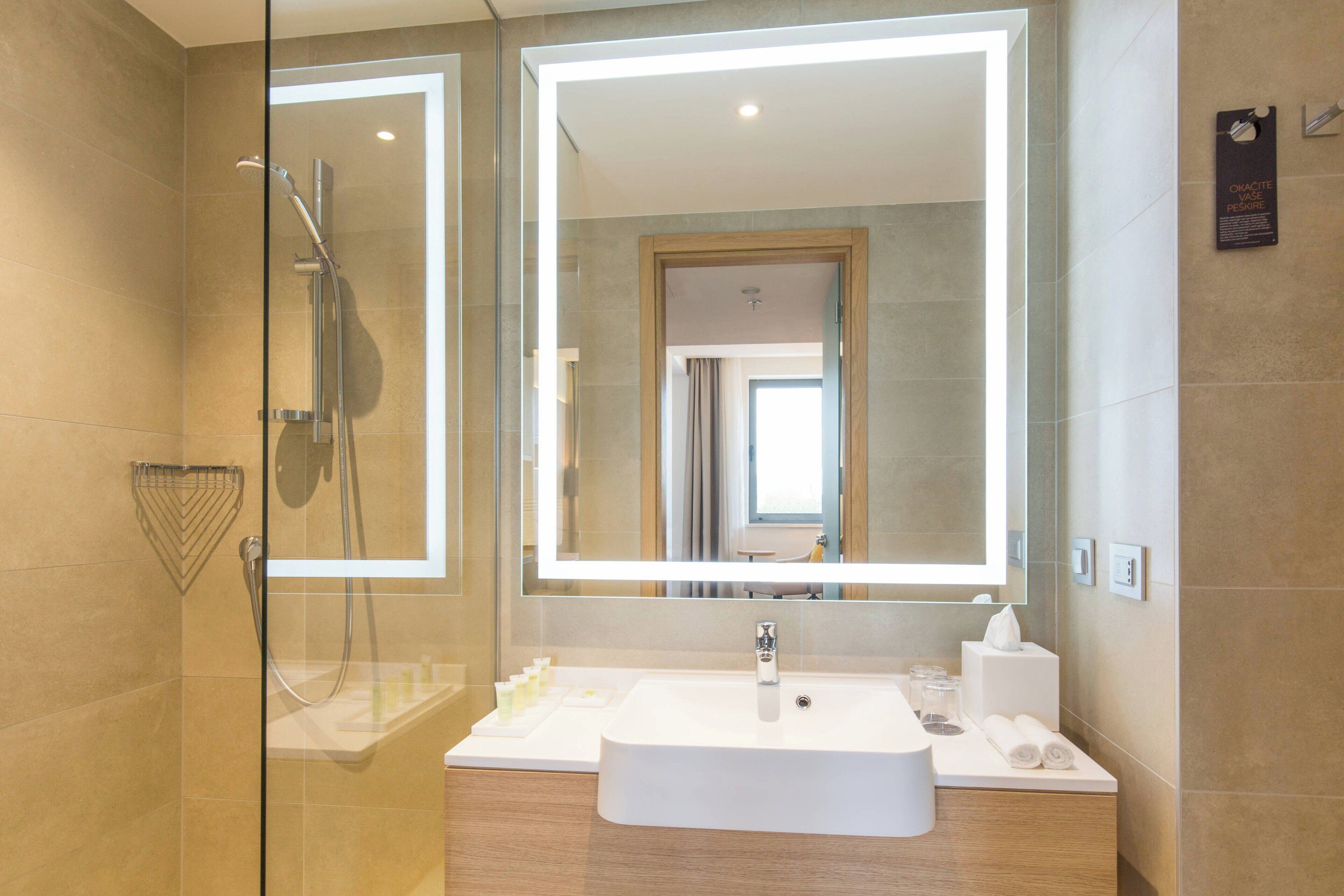 deluxe room, 2 single beds | bathroom | shower, free toiletries, hair dryer, bathrobes