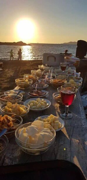 Der serveres morgenmad, frokost og aftensmad