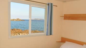 Panoramic Mobile Home, 1 Bedroom (Fronte Mare) | Blackout curtains, free WiFi, bed sheets