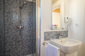 Mobile Deluxe-Unterkunft, 1 Schlafzimmer (Orizzonte) | Badezimmer | Dusche, Regendusche