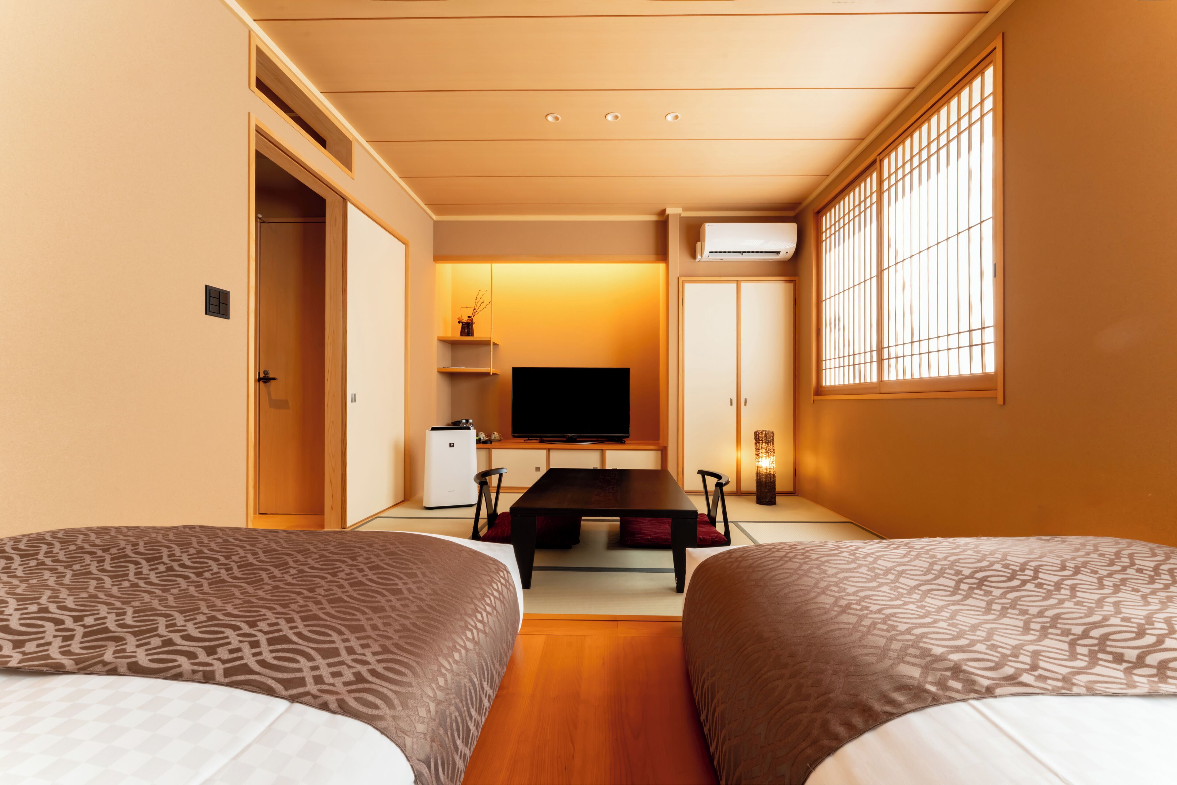 deluxe room east building | 1 bedroom, down duvets, in-room safe, desk