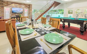 Dining - Villa T4 Bedrooms near Walking Street & Beach ★★★★★ (Pattaya)