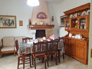 Bao gồm bữa sáng buffet hàng ngày