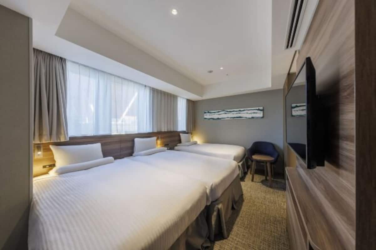 1 chambre, coffre-fort, bureau, rideaux d’obscurcissement