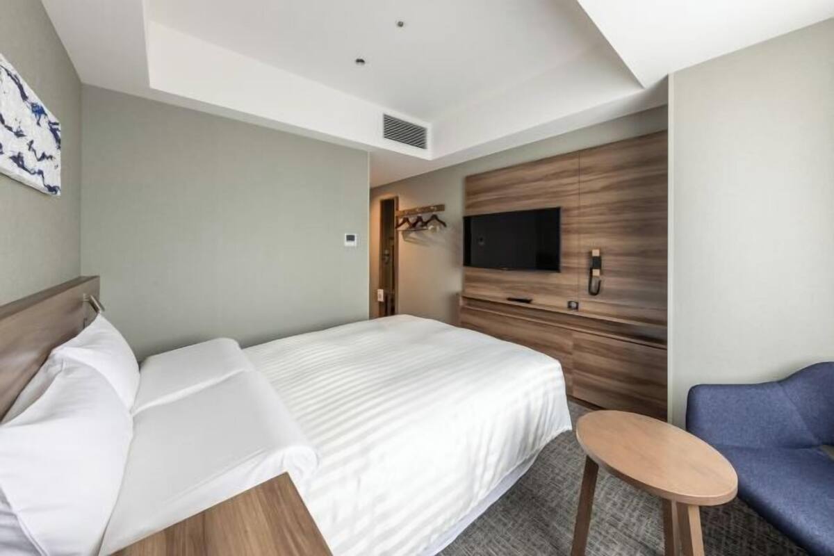 In-room safe, desk, blackout drapes, soundproofing