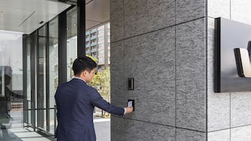 Pintu masuk properti