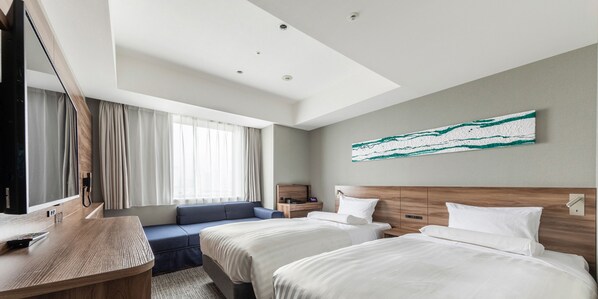 Deluxe Twin Room, Corner | In-room safe, desk, blackout curtains, soundproofing