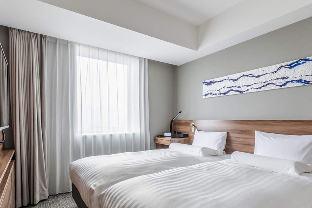 Standard Twin Room | In-room safe, desk, blackout drapes, soundproofing