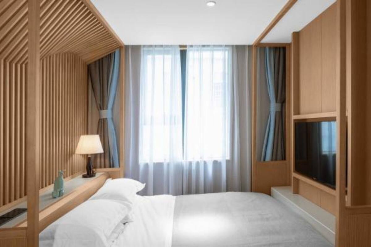 Desk, blackout curtains, free WiFi, bed sheets