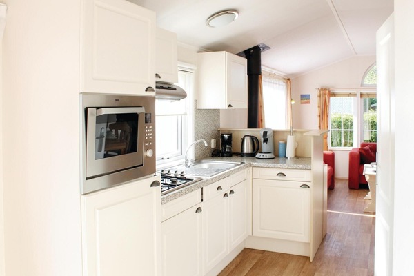 Refrigerador, parrilla de estufa y cafetera y tetera