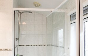 Shower - 2 bedroom nice home in Tzummarum (Tzummarum)