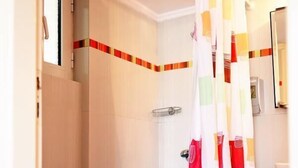 إستديو | حمام | دُش غزير، مجففات شعر، خف للقدمين، مناشف