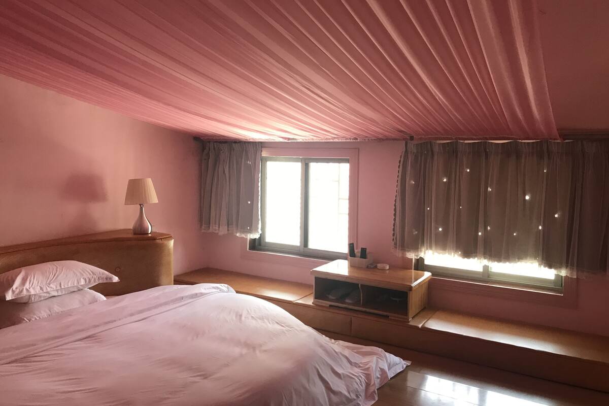 Blackout curtains, soundproofing, free WiFi