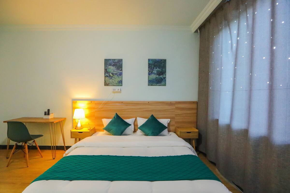 Blackout curtains, soundproofing, free WiFi