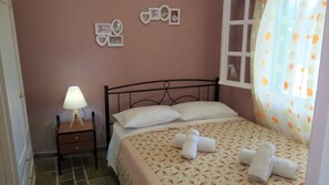 House | Soundproofing, iron/ironing board, free WiFi, bed sheets