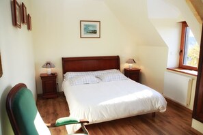 Doppelzimmer (Jaune) | Individuell dekoriert, individuell eingerichtet, Bügeleisen/Bügelbrett