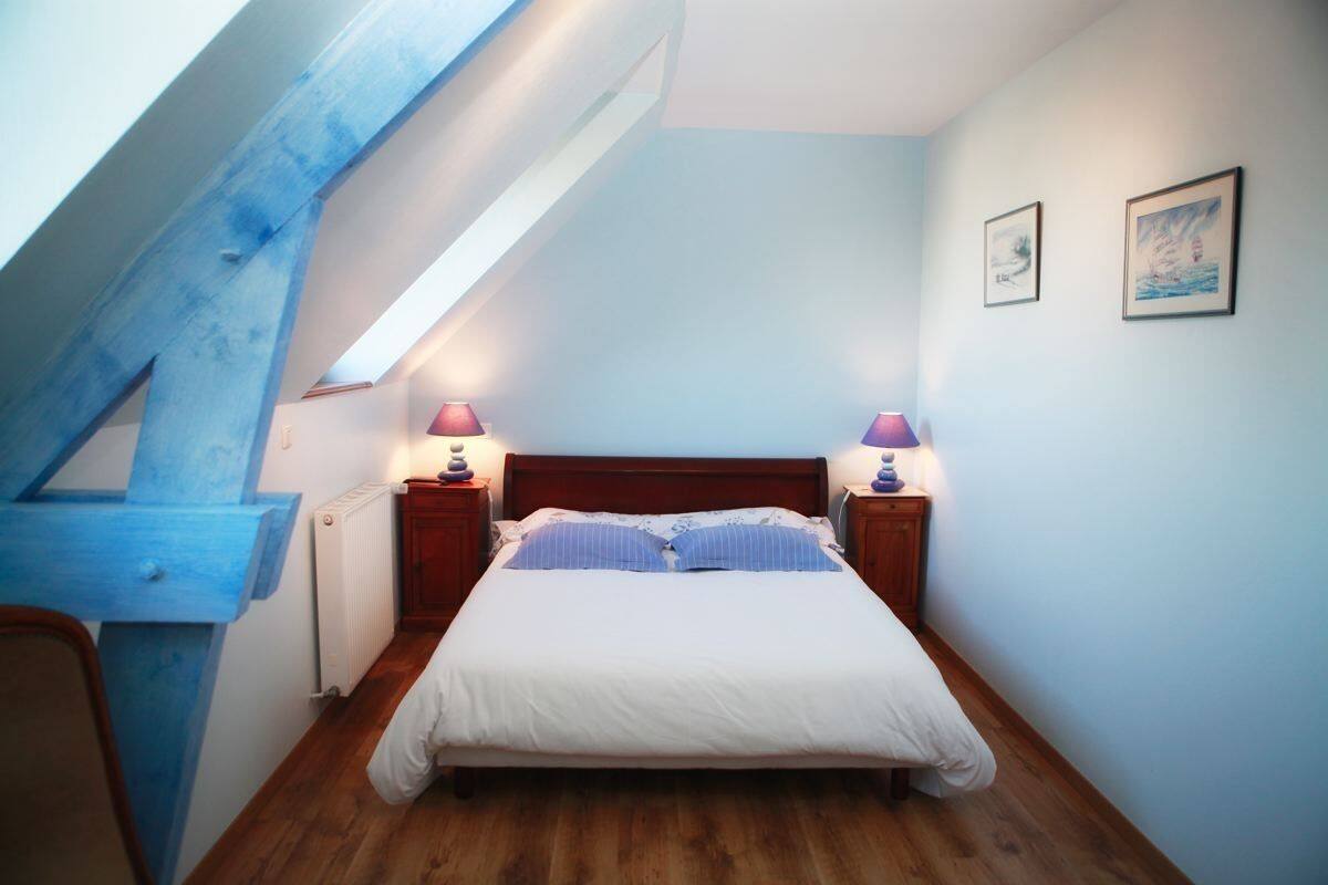 Double Room (Bleue) | Iron/ironing board (on request), free WiFi, individually decorated
