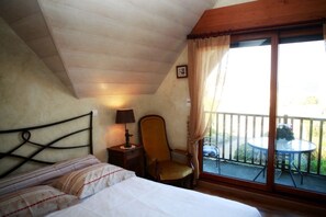 Kamar Keluarga (Balcon) | Didekorasi berbeda-beda dan dilengkapi dengan perabotan berbeda-beda