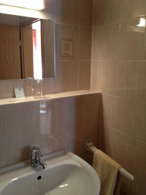 Shower - Stadt Cafe Pension Grünstadt (Gruenstadt)