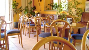 Tägliches inbegriffenes Frühstücksbuffet