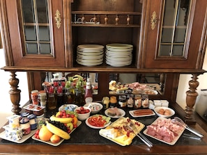 Free daily buffet breakfast