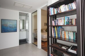 Villa | Salle de séjour | Télévision à écran plat, lecteur de DVD