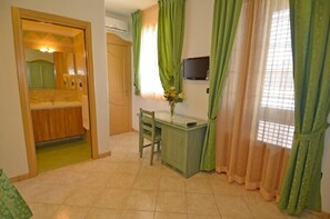 Chambre Triple, vue jardin | Équipements de la chambre