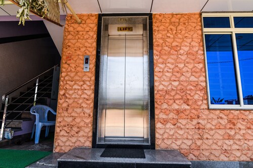 OYO 33005 Jkr Residency