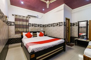Double or Twin Room | Free WiFi - OYO 33005 Jkr Residency (Irala)