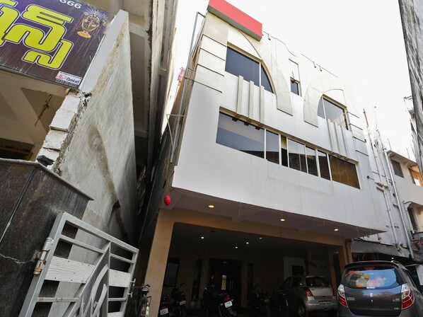 Exterior - OYO 28856 Manjeera Inn (Anakapalle)