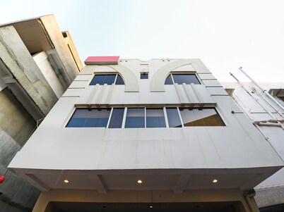 OYO 28856 Manjeera Inn