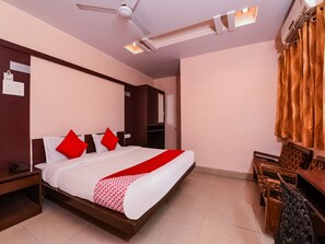 Double or Twin Room | Free WiFi - OYO 28856 Manjeera Inn (Anakapalle)