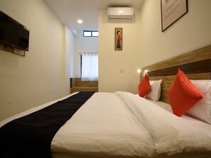 Double or Twin Room | Premium bedding, free WiFi - Capital O 29643 Etranger Resort (Khuldabad)