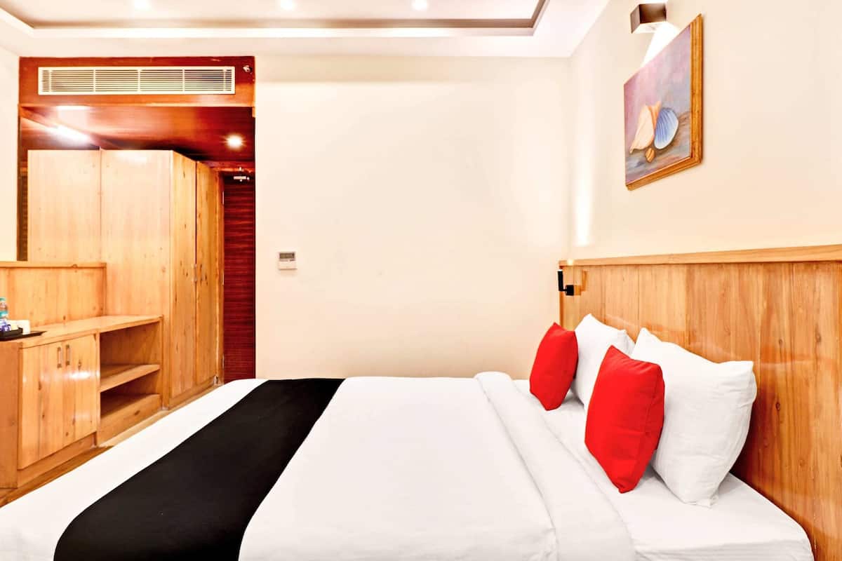 1 bedroom, bed sheets